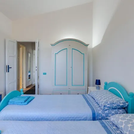 Holiday home Lucia 240mt Dal Mare