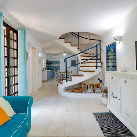 Holiday home Lucia 240mt Dal Mare *